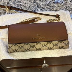Michael Kors Crossbody Wallet